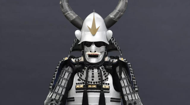 Why Handmade Full-Size Silver Japanese Samurai Armor Is a True Masterpiece